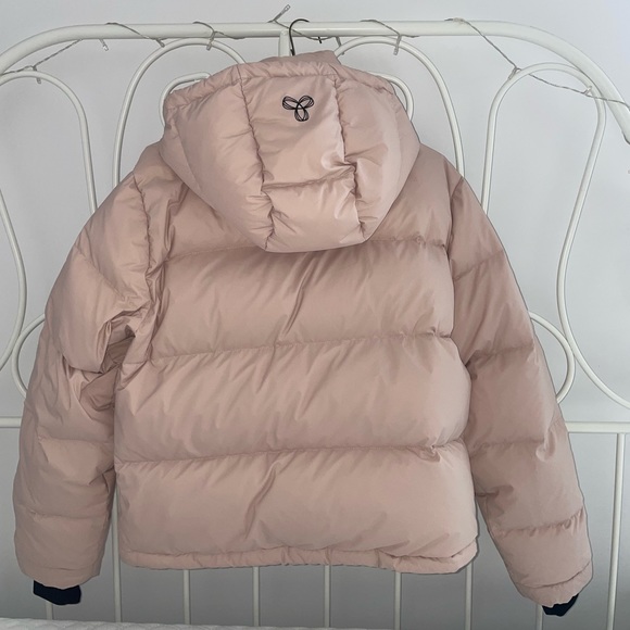 ❌SOLD❌Aritzia Super Puff Shorty - Picture 2 of 6